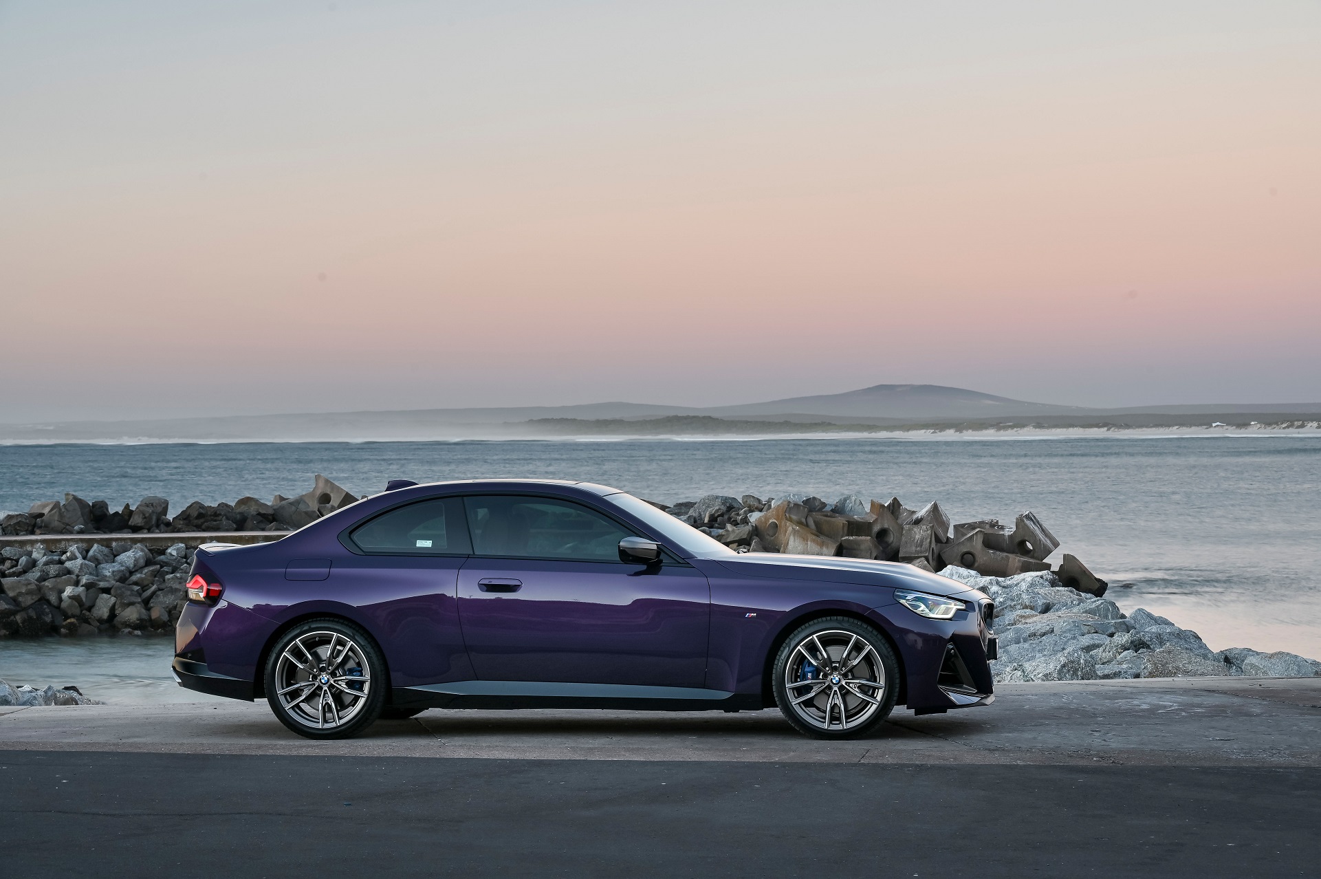 Download 2022 BMW M240i Coupé - SA version - Side HD Wallpaper 1921x1278 #17