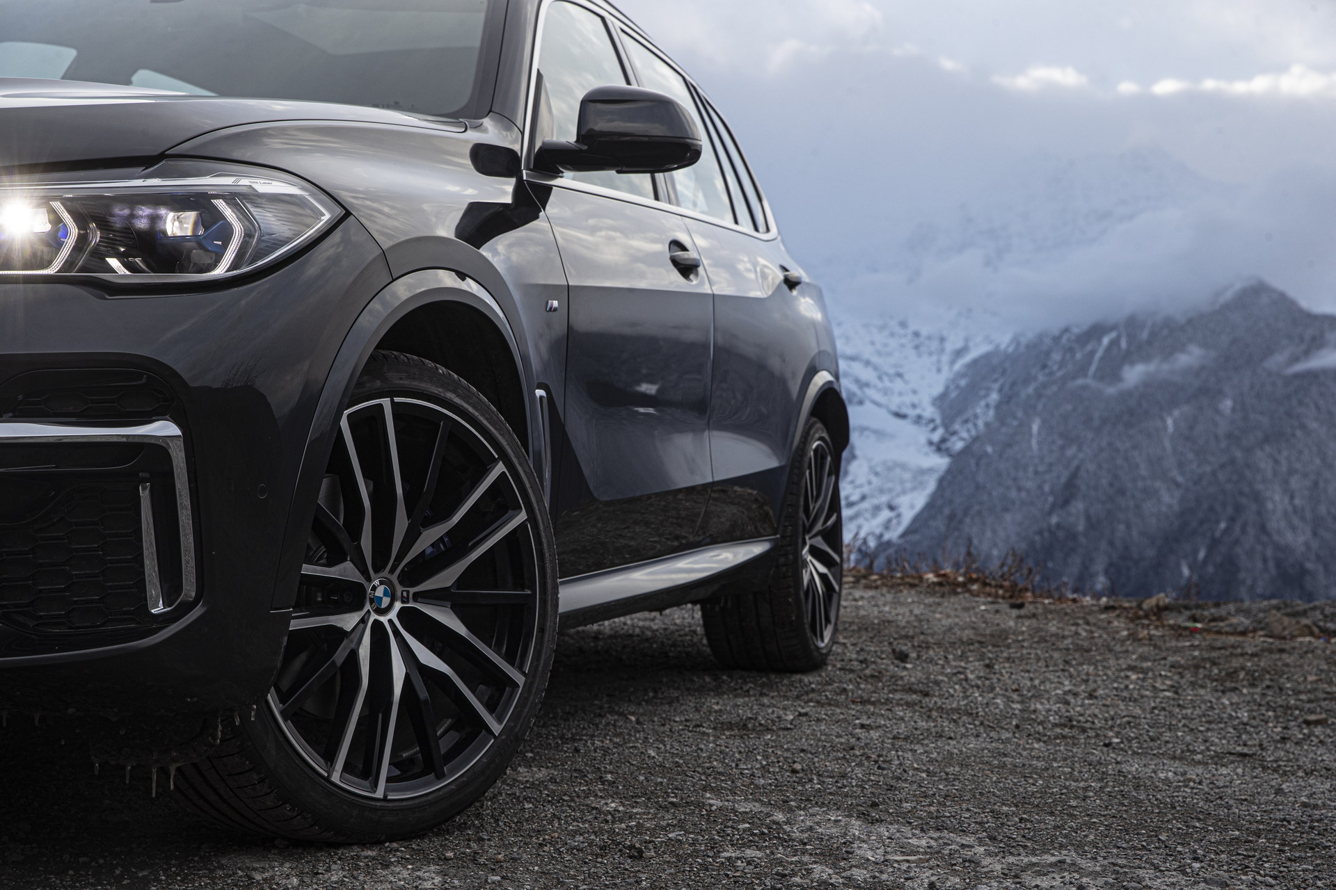 Download 2022 BMW X5 xDrive40Li - Detail HD Wallpaper 1920x1280 #8