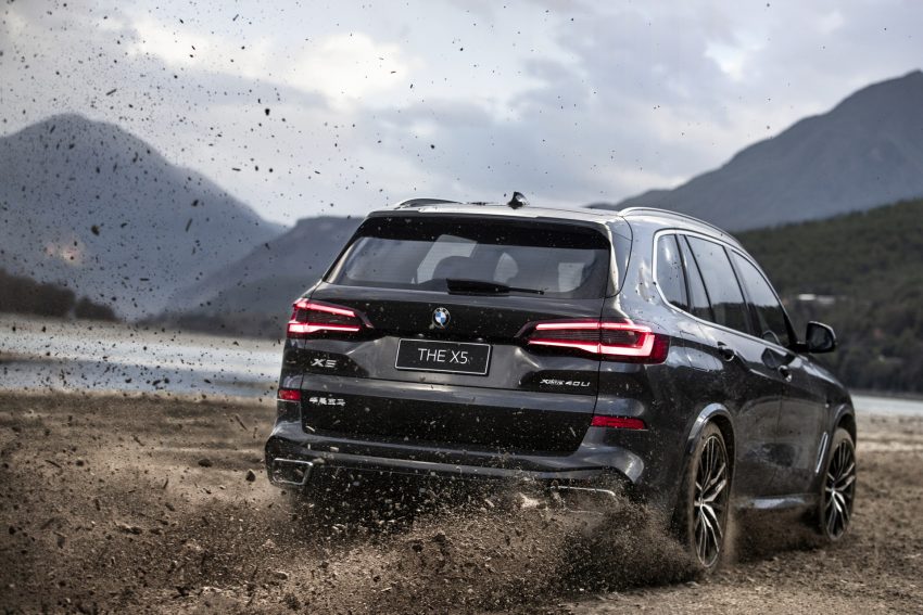 2022 BMW X5 xDrive40Li - Rear Three-Quarter Wallpaper 850x567 #2