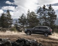 2022 BMW X5 xDrive40Li - Side Wallpaper 190x150