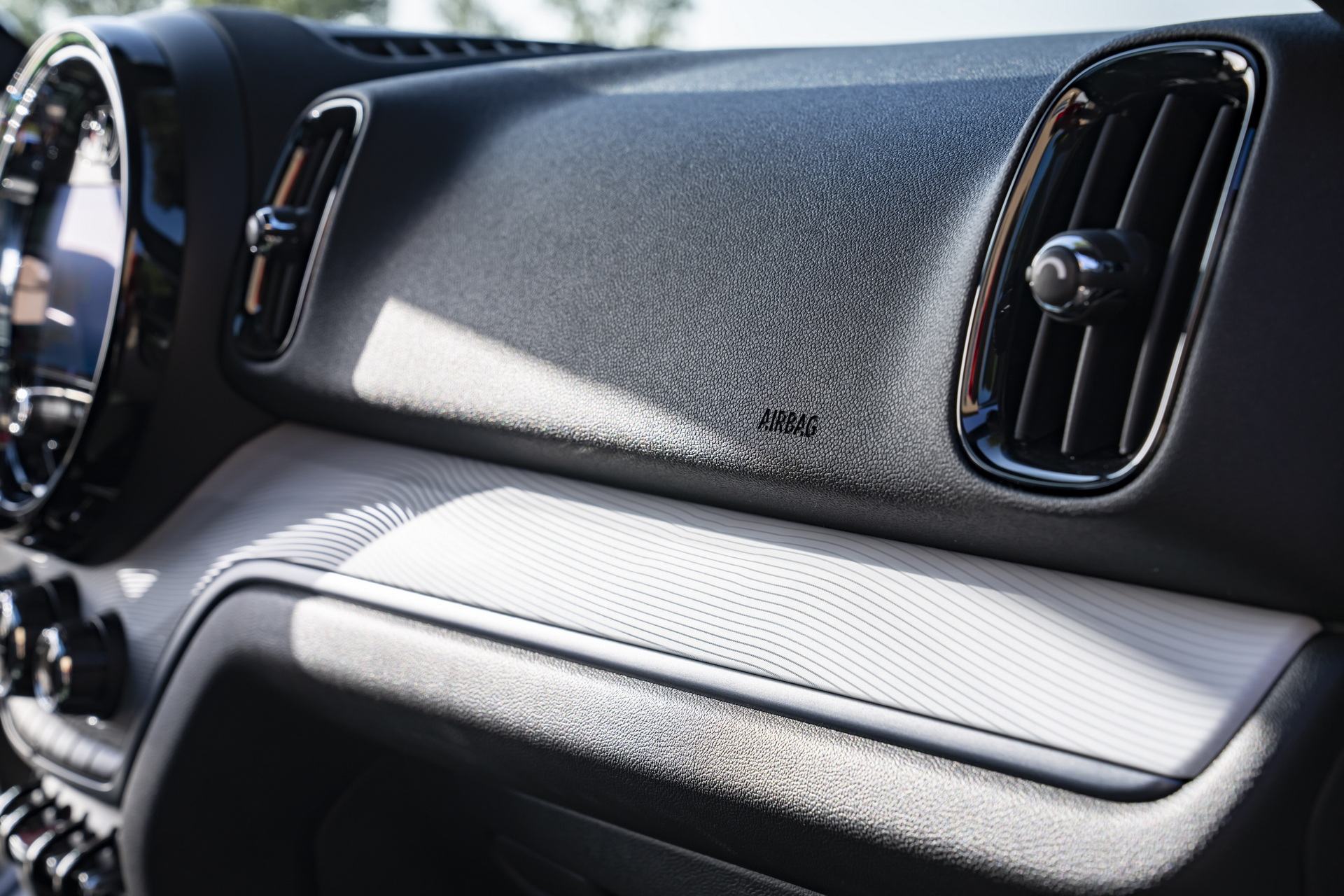 Download 2022 MINI Cooper S Countryman ALL4 Untamed Edition - Central Console HD Wallpaper 1920x1280 #116