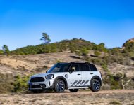 2022 MINI Cooper S Countryman ALL4 Untamed Edition - Front Three-Quarter Wallpaper 190x150