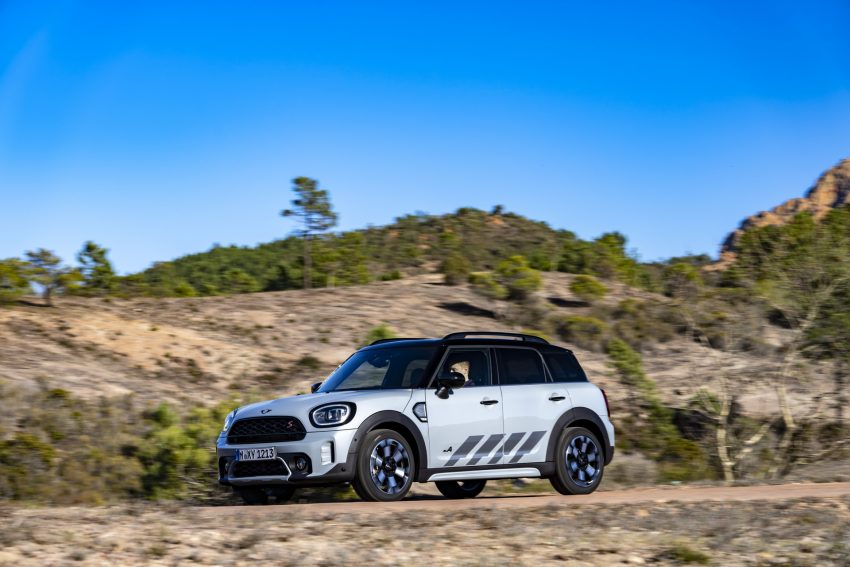 2022 MINI Cooper S Countryman ALL4 Untamed Edition - Front Three-Quarter Wallpaper 850x567 #7