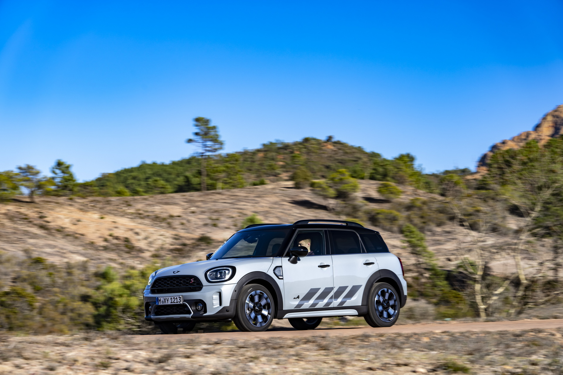 Download 2022 MINI Cooper S Countryman ALL4 Untamed Edition - Front Three-Quarter HD Wallpaper 1920x1280 #7