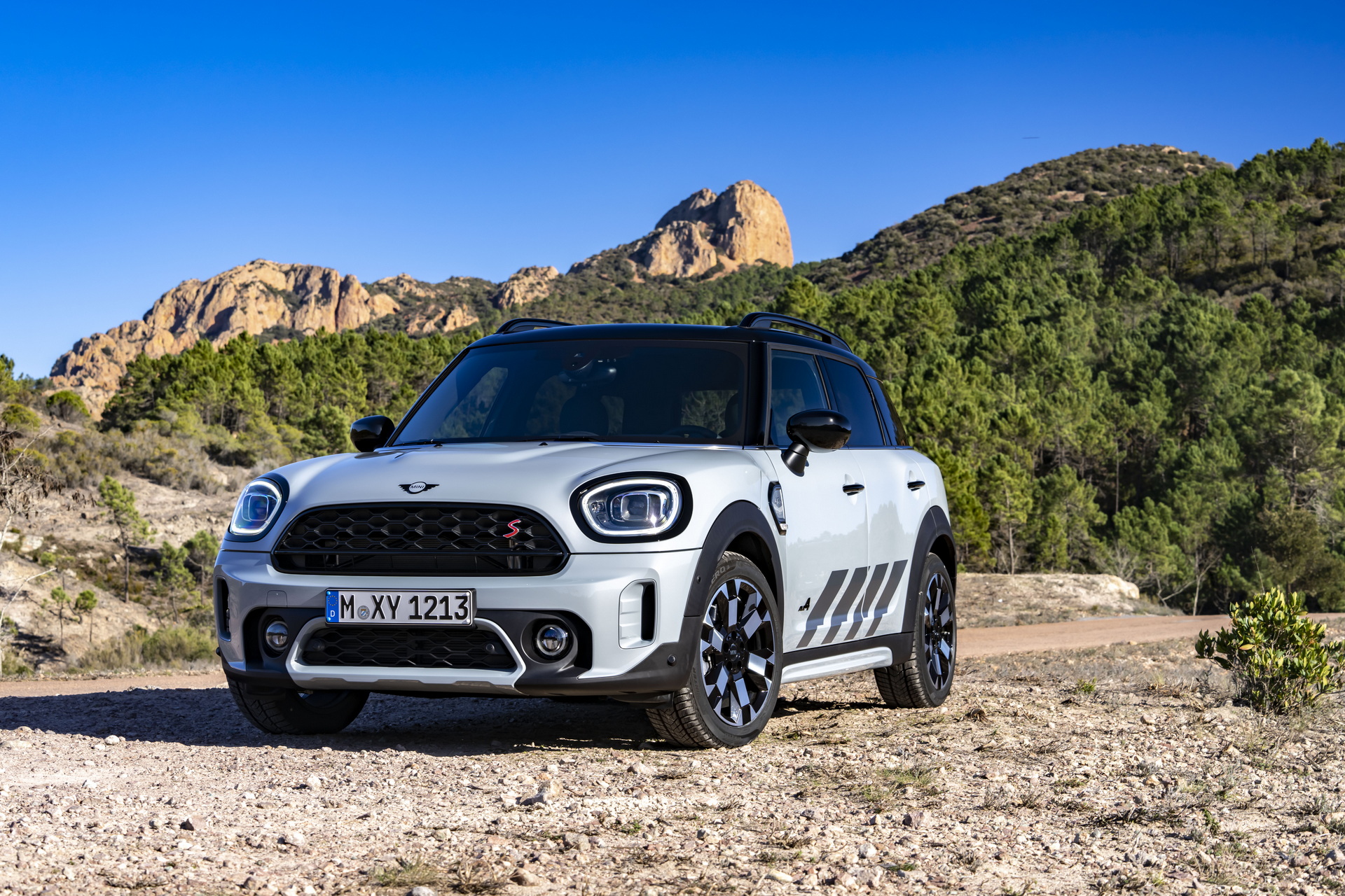Download 2022 MINI Cooper S Countryman ALL4 Untamed Edition - Front Three-Quarter HD Wallpaper 1920x1280 #1