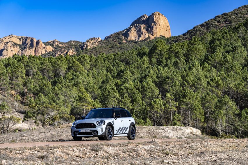 2022 MINI Cooper S Countryman ALL4 Untamed Edition - Front Three-Quarter Wallpaper 850x567 #8