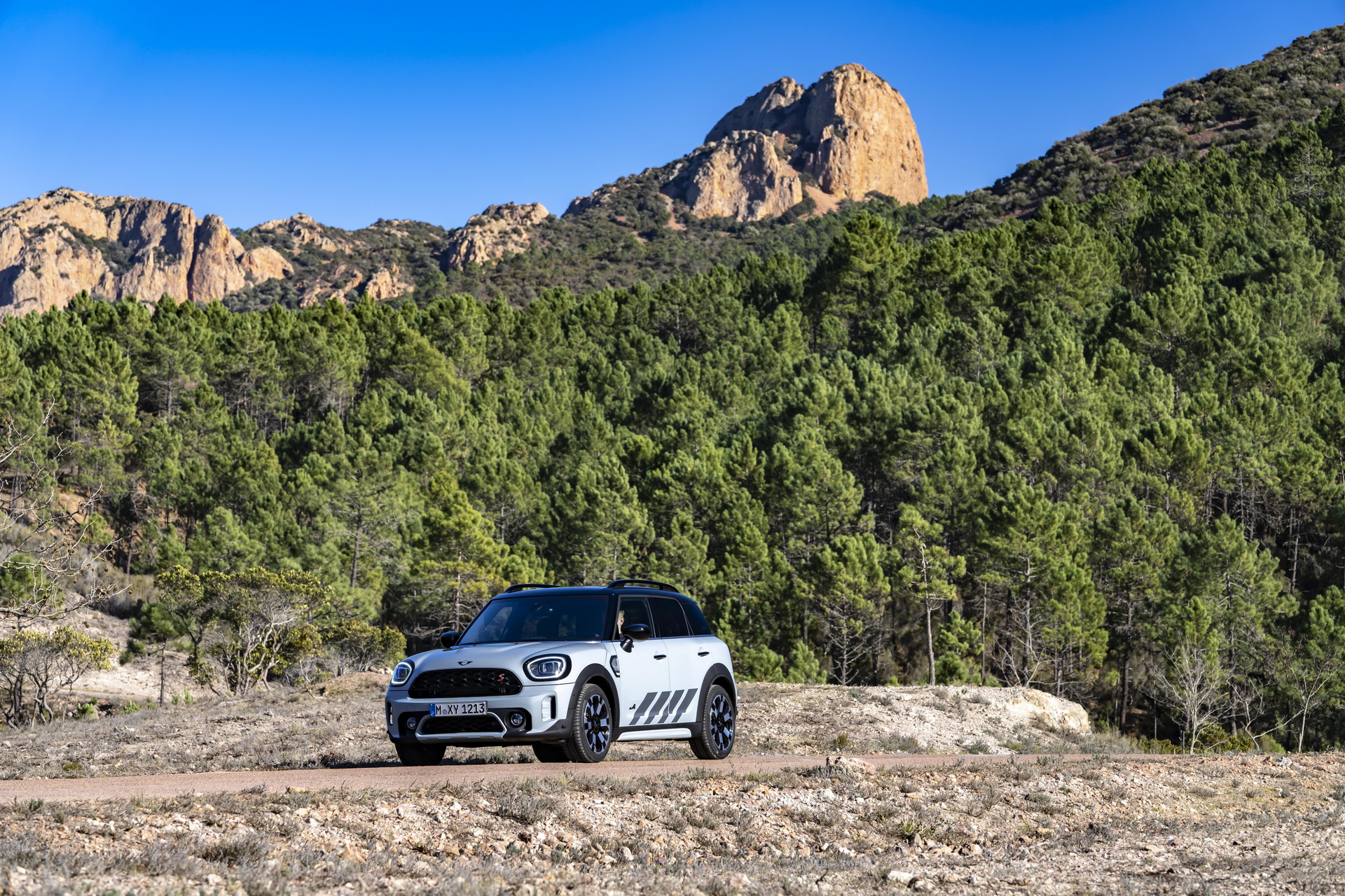 Download 2022 MINI Cooper S Countryman ALL4 Untamed Edition - Front Three-Quarter HD Wallpaper 1920x1280 #8