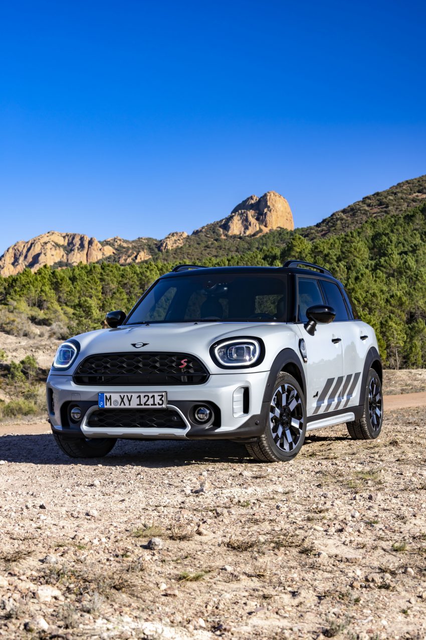2022 MINI Cooper S Countryman ALL4 Untamed Edition - Front Three-Quarter Phone Wallpaper 850x1275 #2