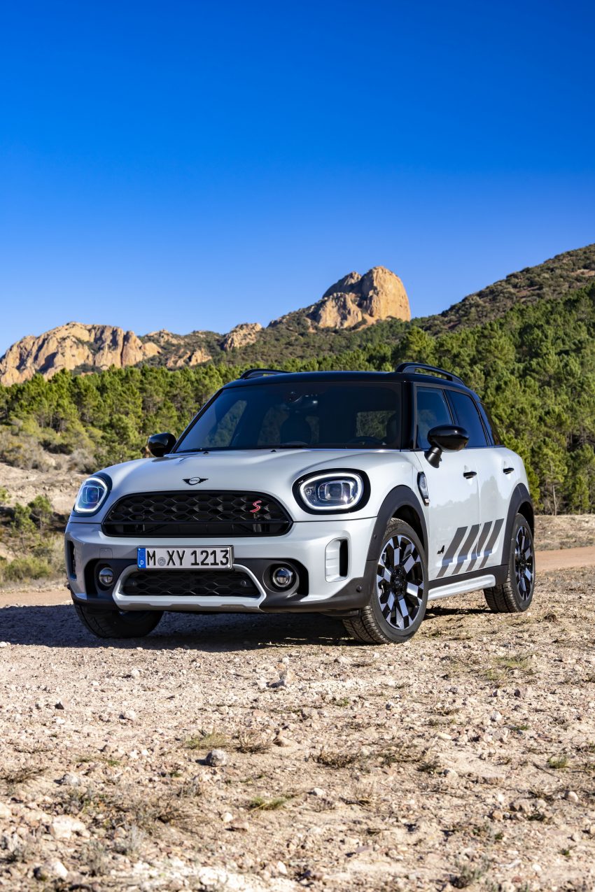 2022 MINI Cooper S Countryman ALL4 Untamed Edition - Front Three-Quarter Phone Wallpaper 850x1275 #2