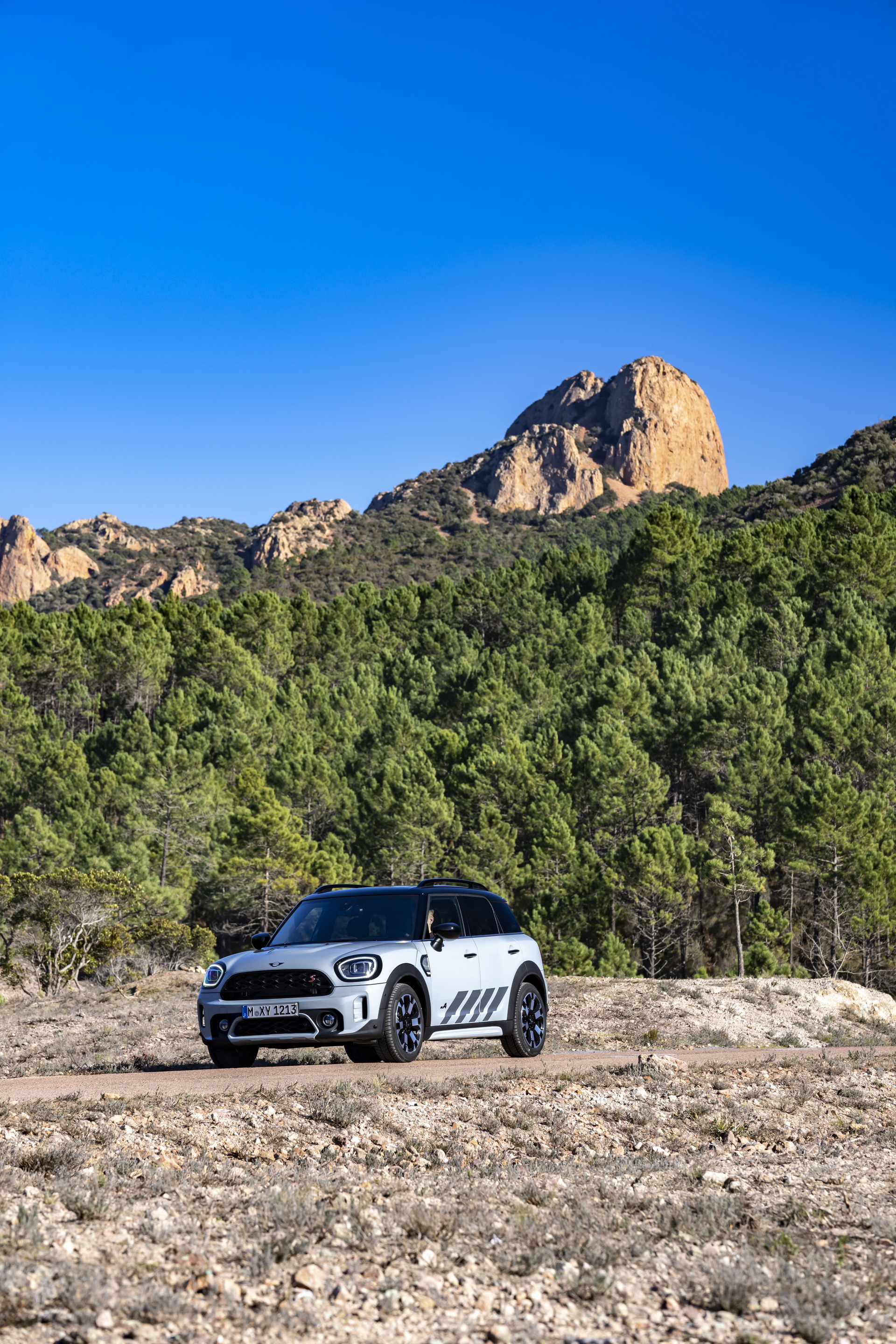 Download 2022 MINI Cooper S Countryman ALL4 Untamed Edition - Front Three-Quarter HD Phone Wallpaper 1920x2880 #9