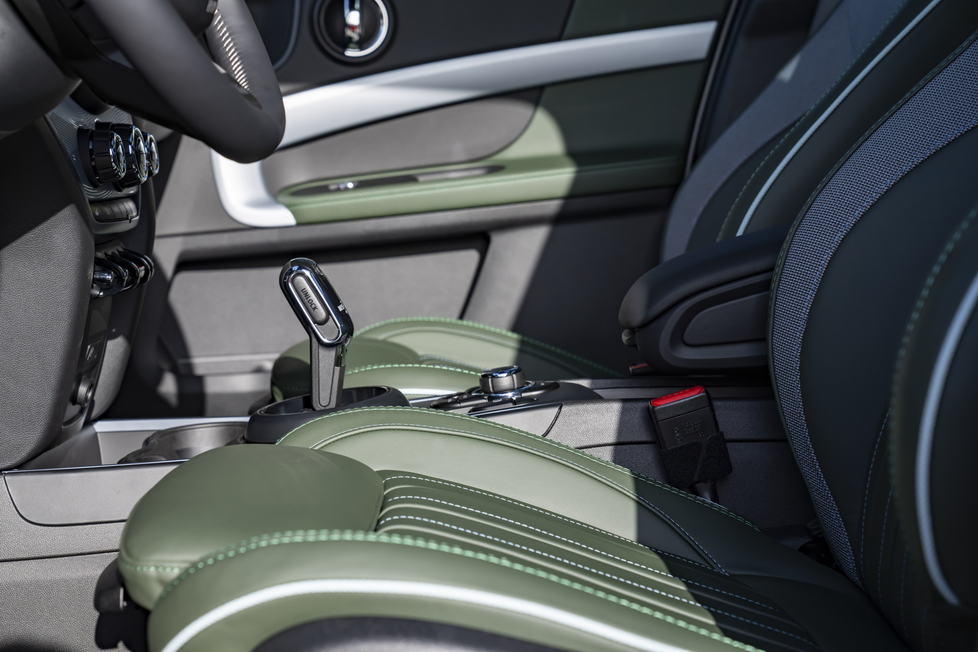 Download 2022 MINI Cooper S Countryman ALL4 Untamed Edition - Interior, Front Seats HD Wallpaper 1920x1280 #129
