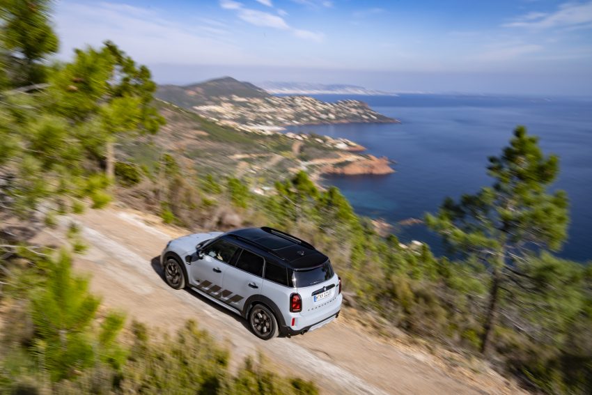 2022 MINI Cooper S Countryman ALL4 Untamed Edition - Rear Three-Quarter Wallpaper 850x567 #26