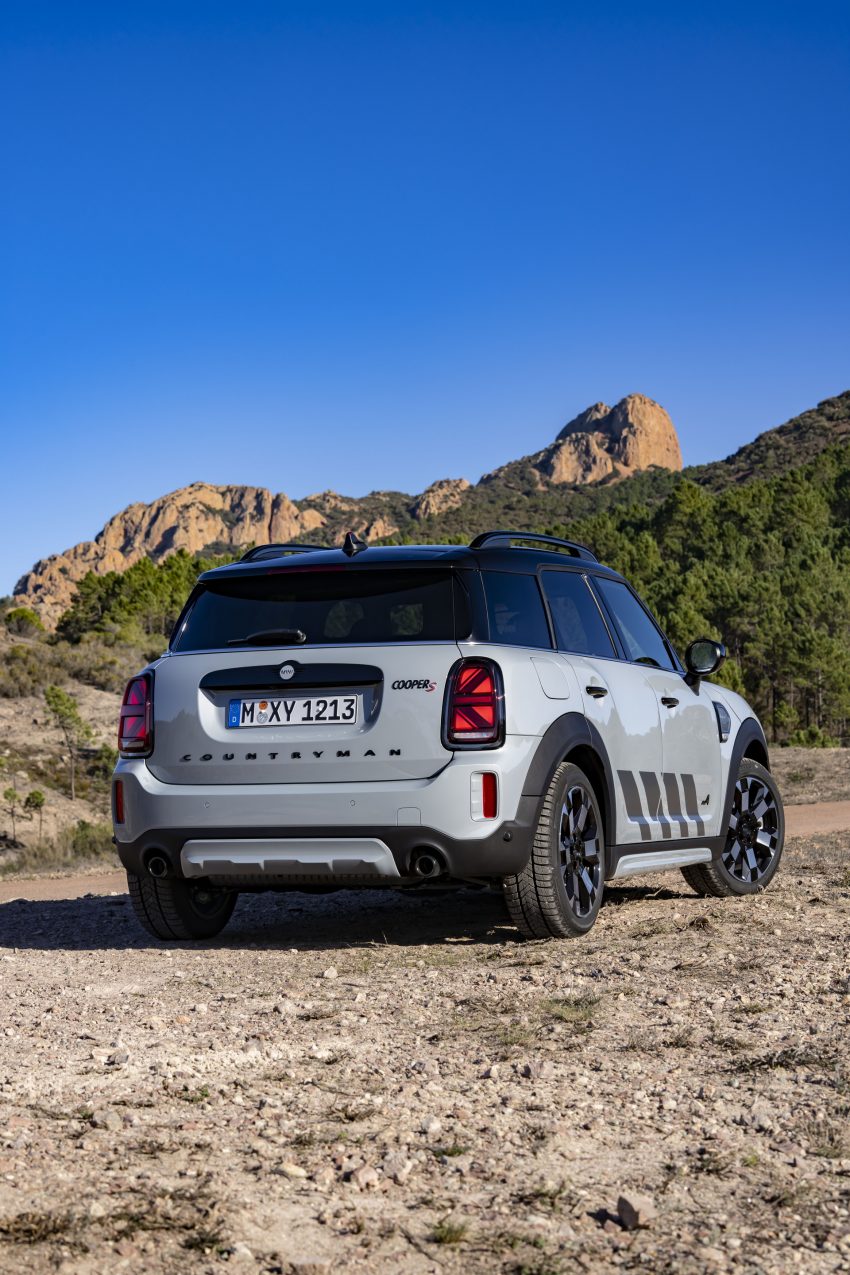 2022 MINI Cooper S Countryman ALL4 Untamed Edition - Rear Phone Wallpaper 850x1275 #6