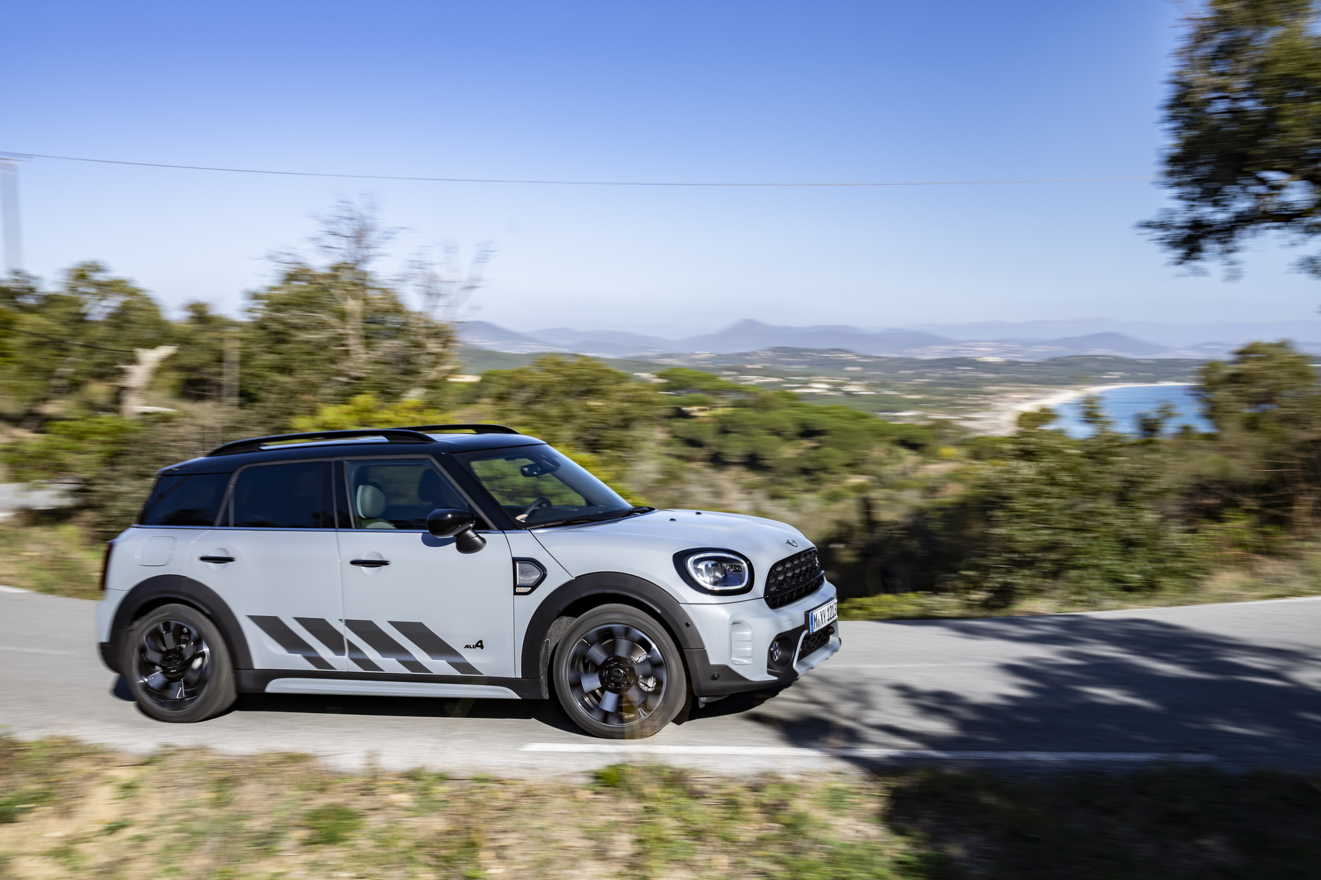 Download 2022 MINI Cooper S Countryman ALL4 Untamed Edition - Side HD Wallpaper 1920x1280 #51