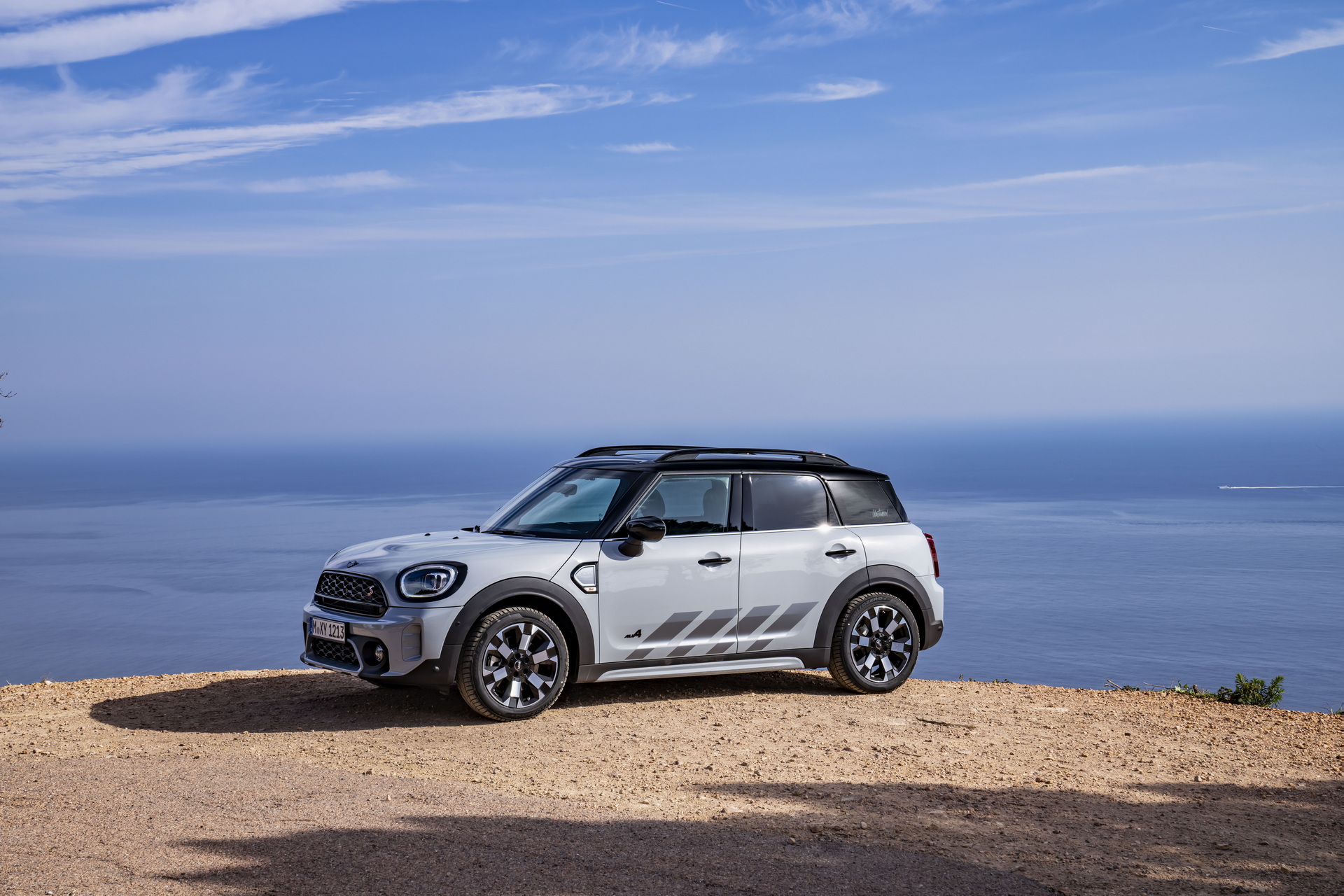 Download 2022 MINI Cooper S Countryman ALL4 Untamed Edition - Side HD Wallpaper 1920x1280 #33