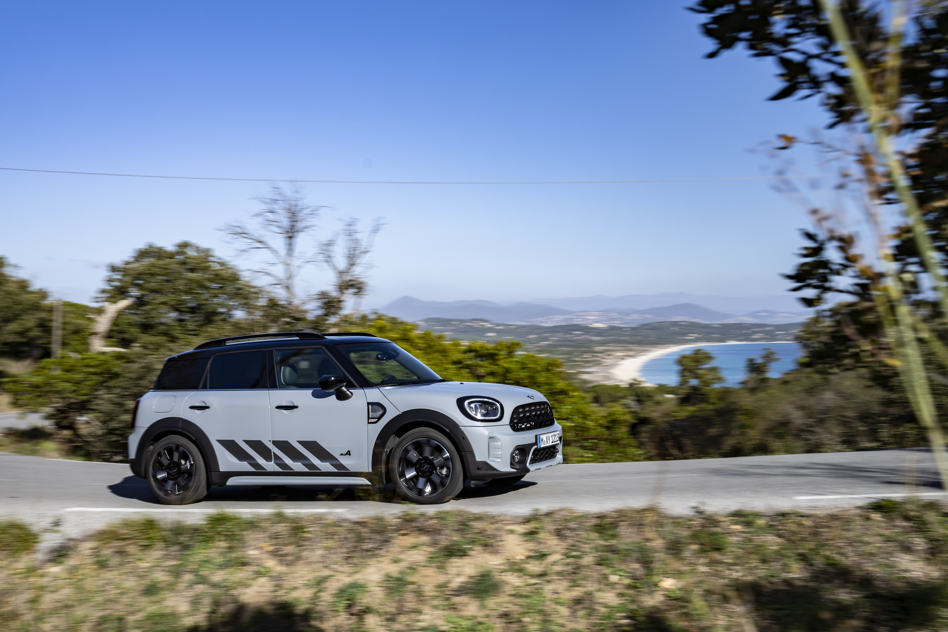 Download 2022 MINI Cooper S Countryman ALL4 Untamed Edition - Side HD Wallpaper 1920x1280 #52