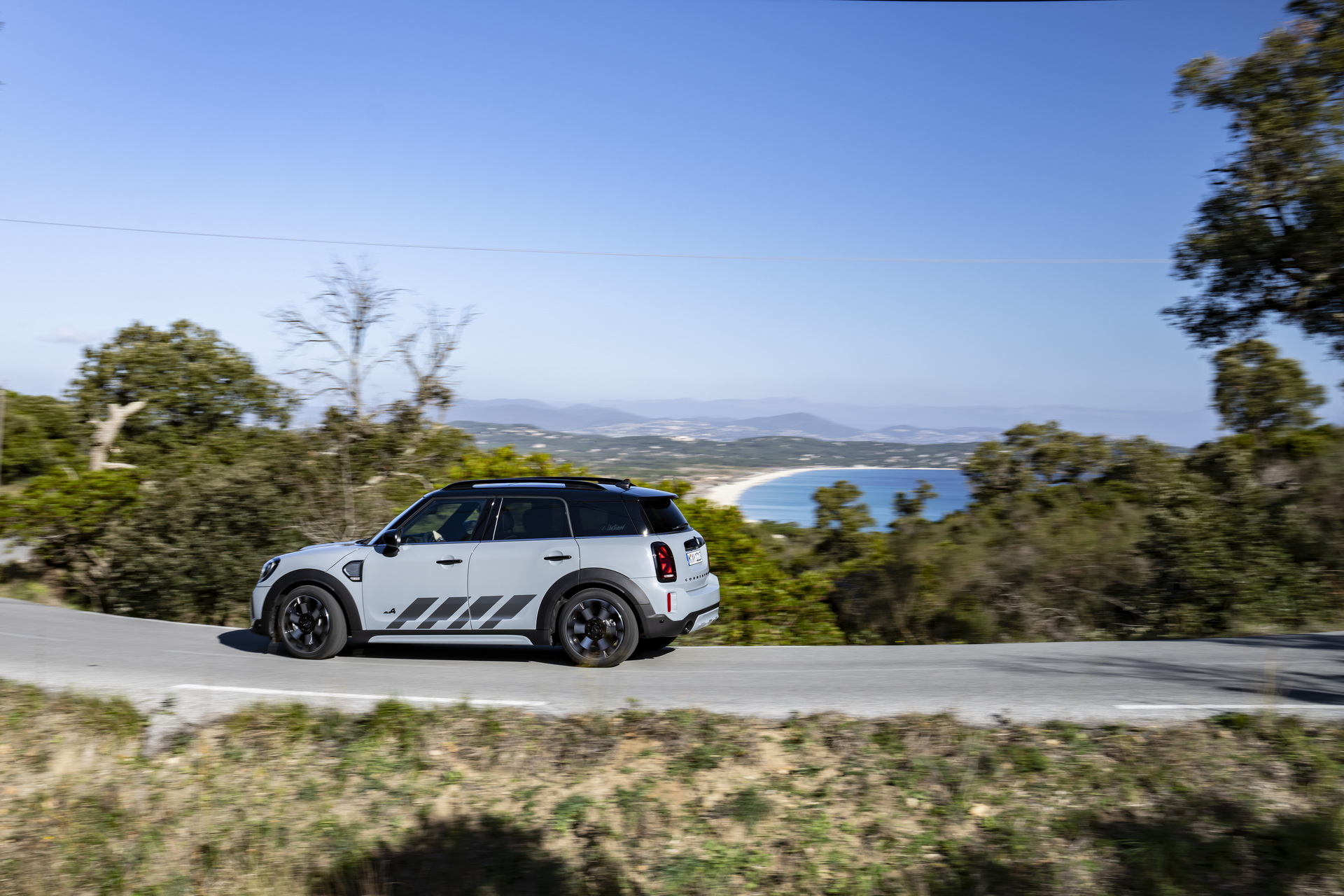 Download 2022 MINI Cooper S Countryman ALL4 Untamed Edition - Side HD Wallpaper 1920x1280 #53