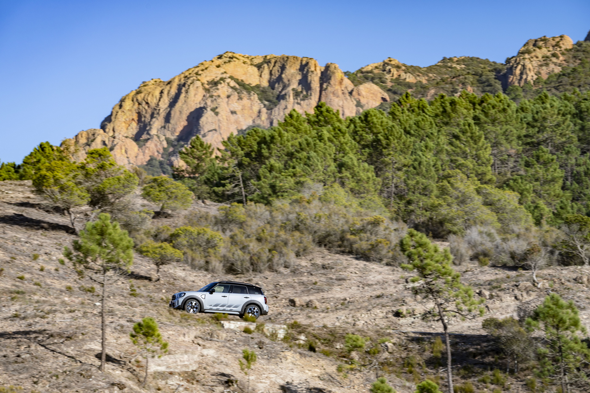 Download 2022 MINI Cooper S Countryman ALL4 Untamed Edition - Side HD Wallpaper 1920x1280 #18