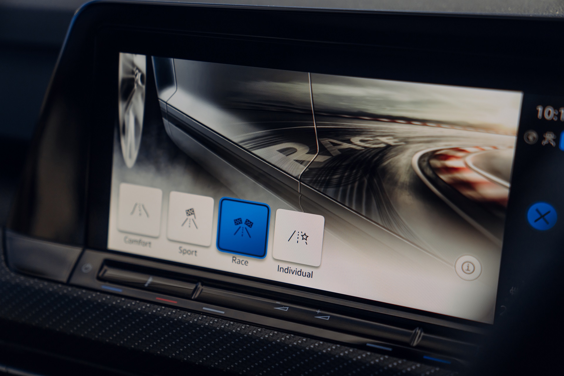 Download 2022 Volkswagen Golf R Estate - UK version - Central Console HD Wallpaper 1921x1280 #36