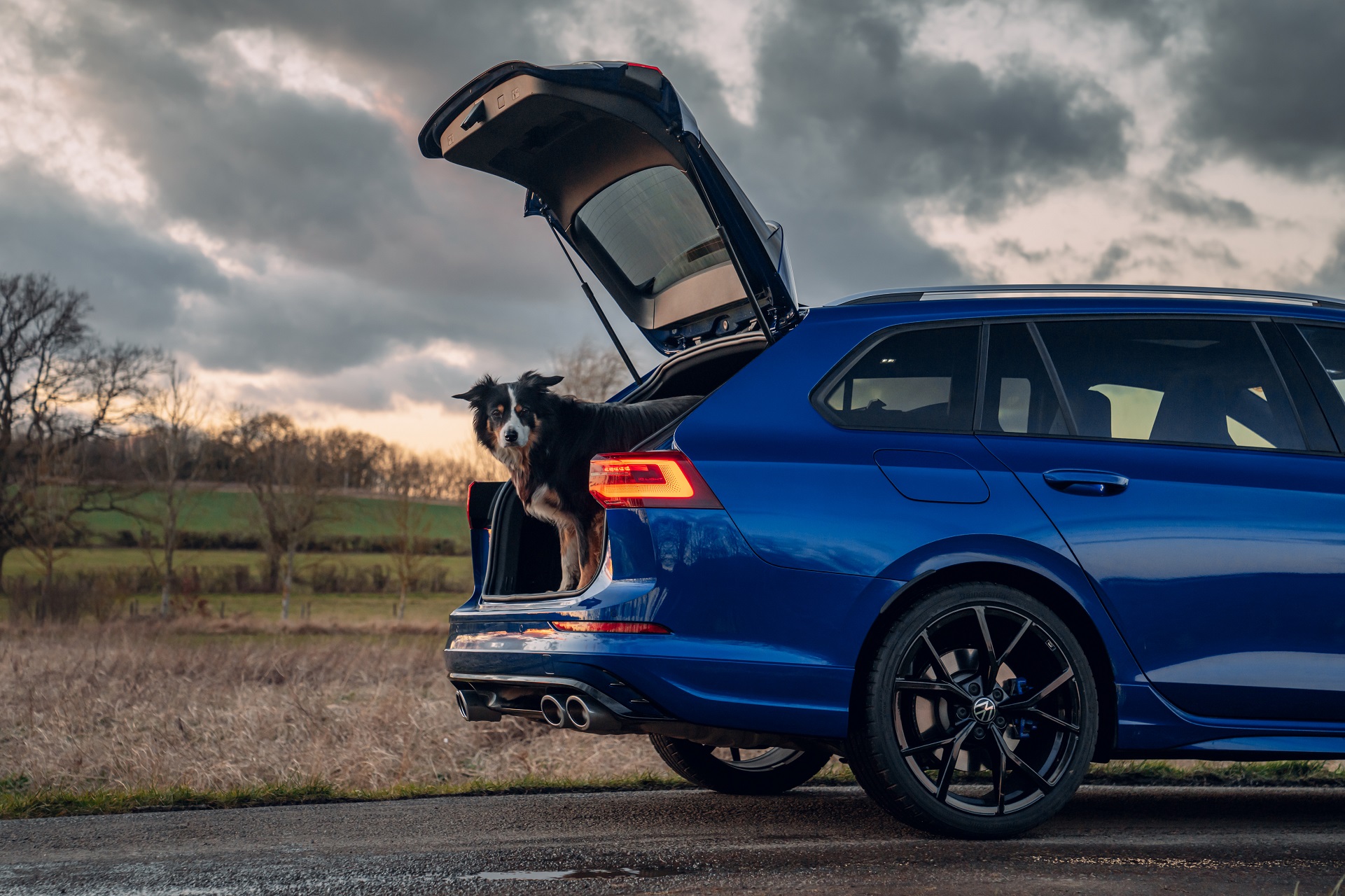 Download 2022 Volkswagen Golf R Estate - UK version - Detail HD Wallpaper 1921x1280 #31