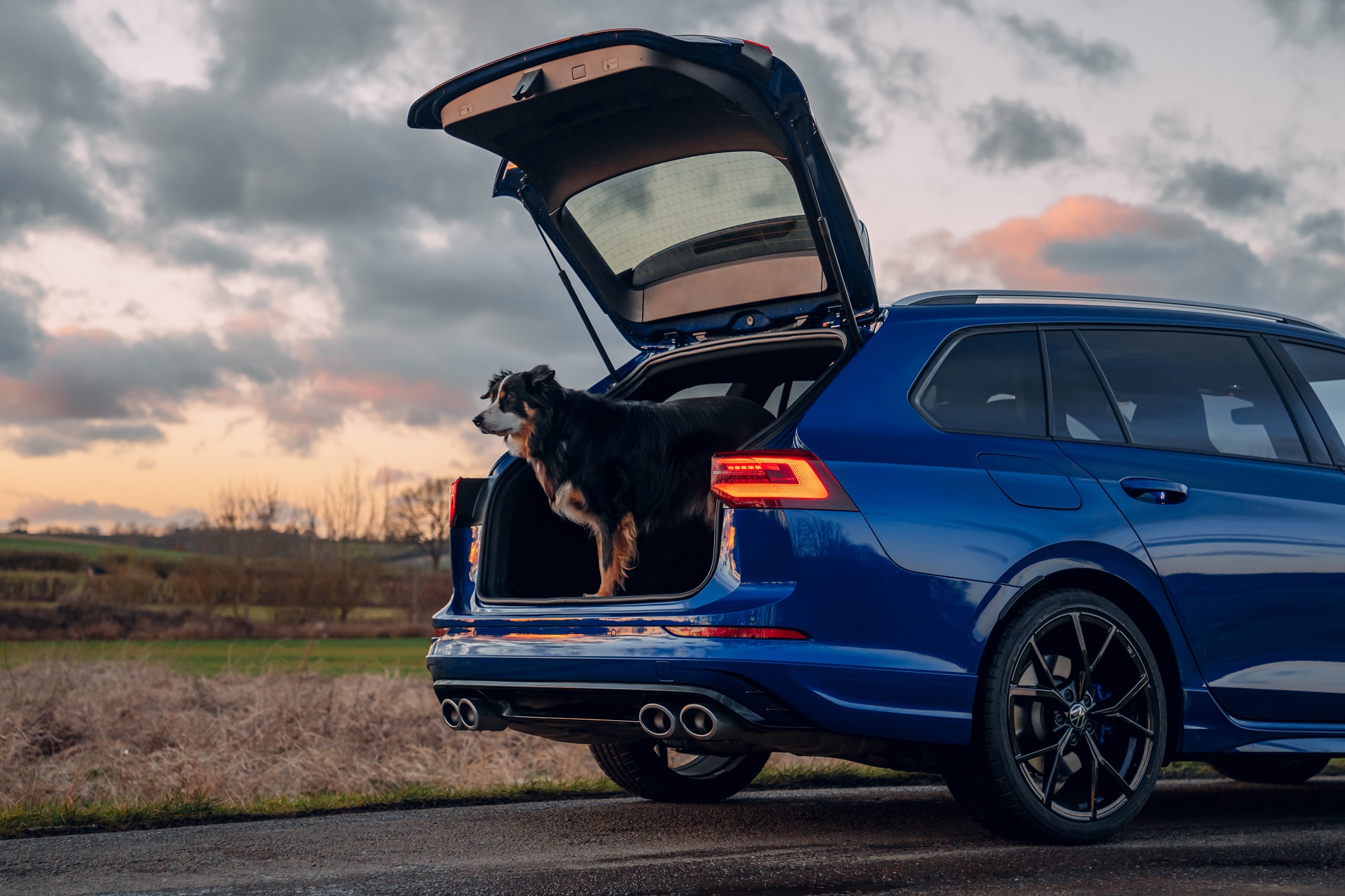 Download 2022 Volkswagen Golf R Estate - UK version - Detail HD Wallpaper 1921x1280 #32