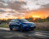 2022 Volkswagen Golf R Estate - UK version - Front Three-Quarter Wallpaper 190x150