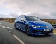 2022 Volkswagen Golf R Estate - UK version - Front Three-Quarter Wallpaper 190x150