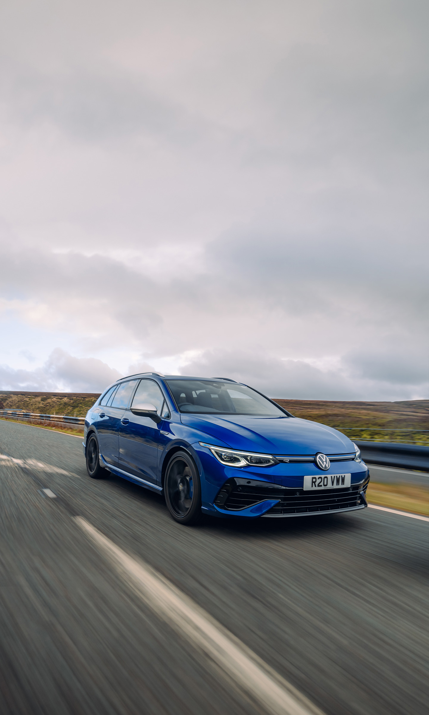 Download 2022 Volkswagen Golf R Estate - UK version - Front Three-Quarter HD Phone Wallpaper 1440x2400 #2