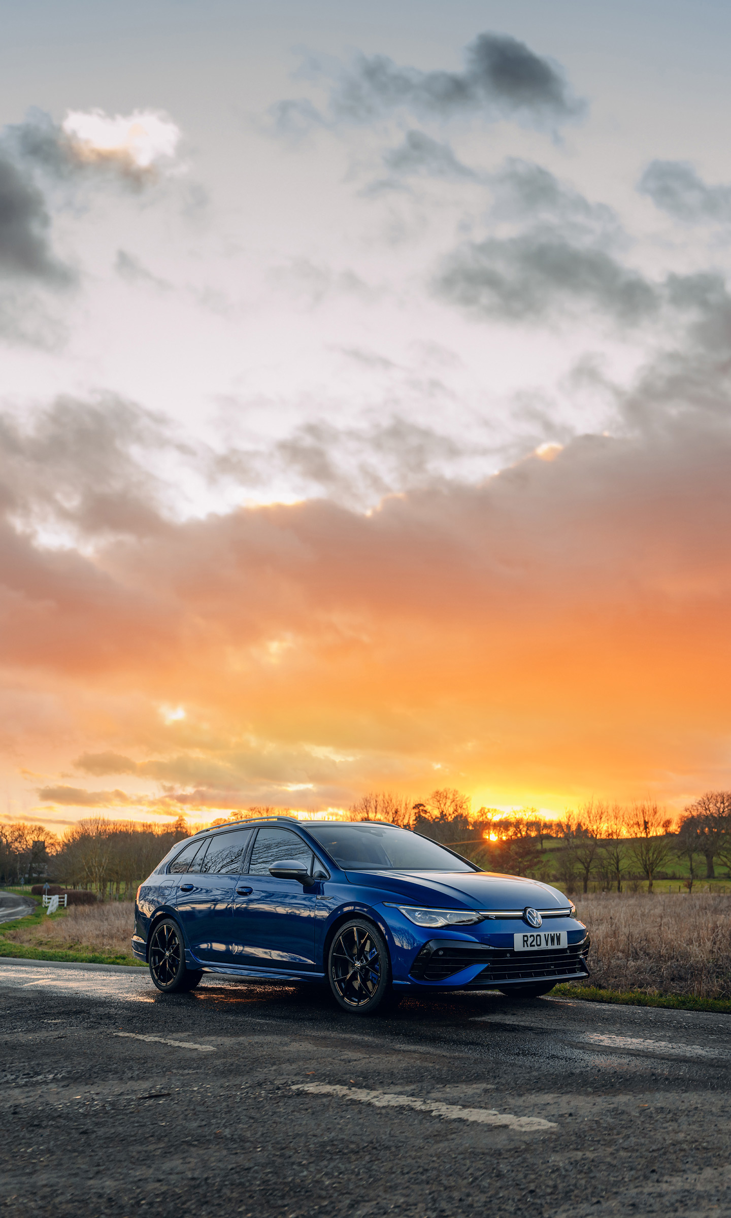 Download 2022 Volkswagen Golf R Estate - UK version - Front Three-Quarter HD Phone Wallpaper 1440x2400 #22