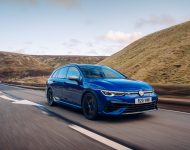 2022 Volkswagen Golf R Estate - UK version - Front Three-Quarter Wallpaper 190x150