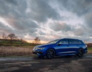 2022 Volkswagen Golf R Estate - UK version - Front Three-Quarter Wallpaper 190x150