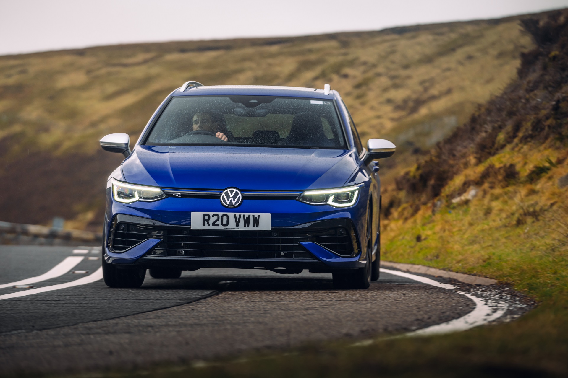 Download 2022 Volkswagen Golf R Estate - UK version - Front HD Wallpaper 1921x1280 #5