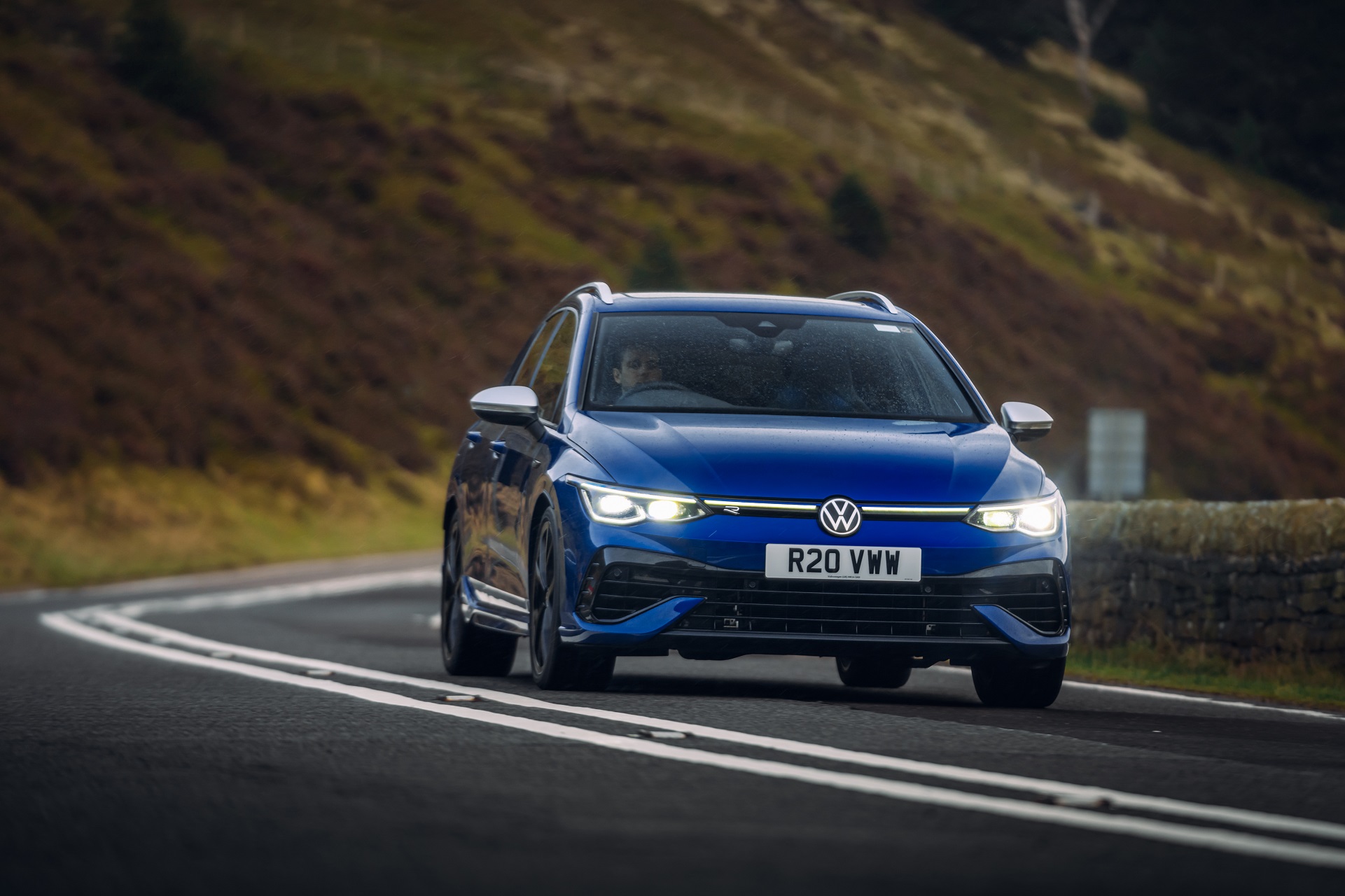 Download 2022 Volkswagen Golf R Estate - UK version - Front HD Wallpaper 1921x1280 #8