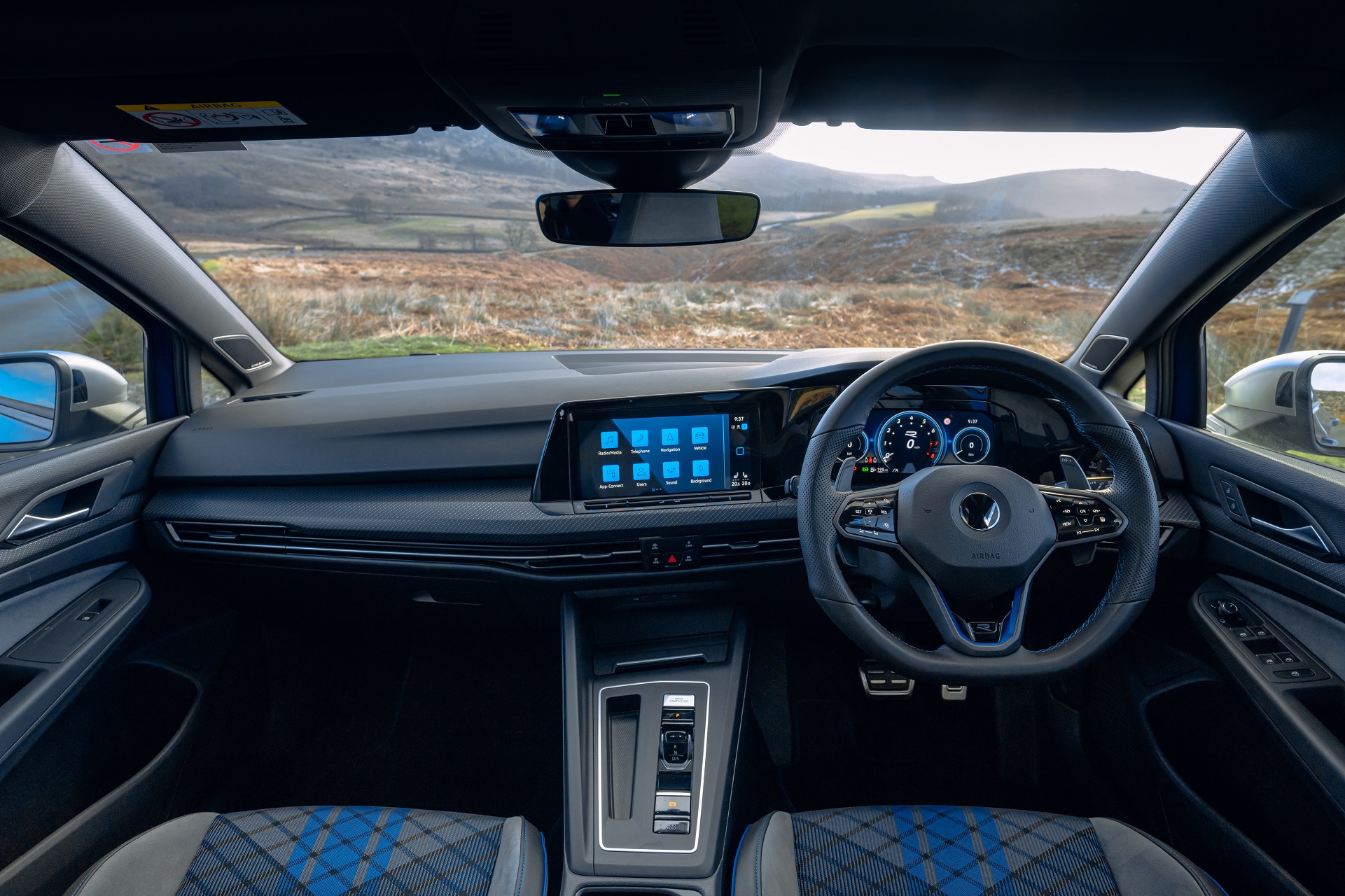 Download 2022 Volkswagen Golf R Estate - UK version - Interior, Cockpit HD Wallpaper 1921x1280 #40