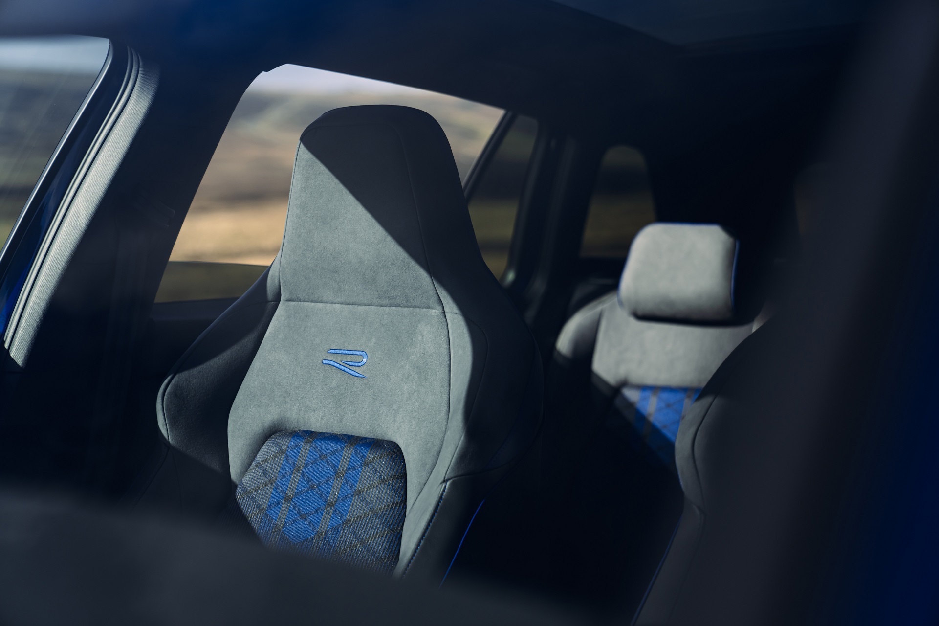 Download 2022 Volkswagen Golf R Estate - UK version - Interior, Seats HD Wallpaper 1921x1280 #41