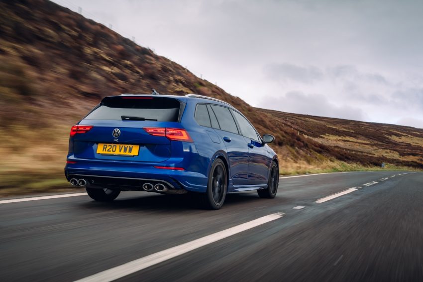 2022 Volkswagen Golf R Estate - UK version - Rear Three-Quarter Wallpaper 850x566 #9