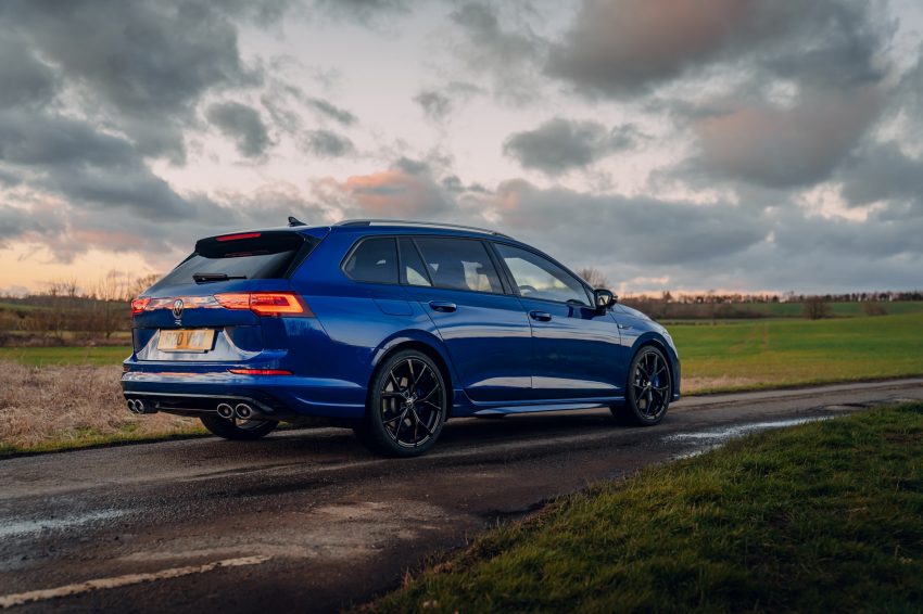 2022 Volkswagen Golf R Estate - UK version - Rear Three-Quarter Wallpaper 850x566 #26