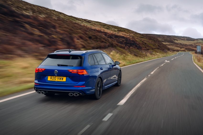 2022 Volkswagen Golf R Estate - UK version - Rear Three-Quarter Wallpaper 850x566 #11