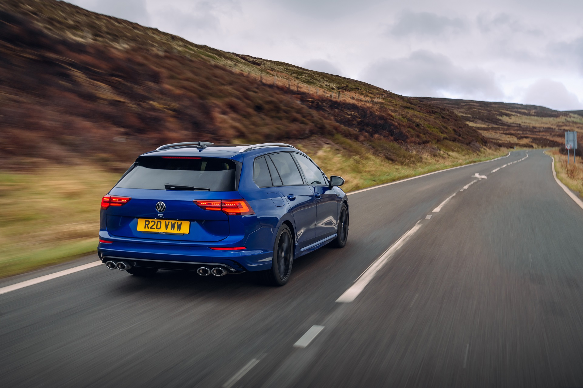 Download 2022 Volkswagen Golf R Estate - UK version - Rear Three-Quarter HD Wallpaper 1921x1280 #11