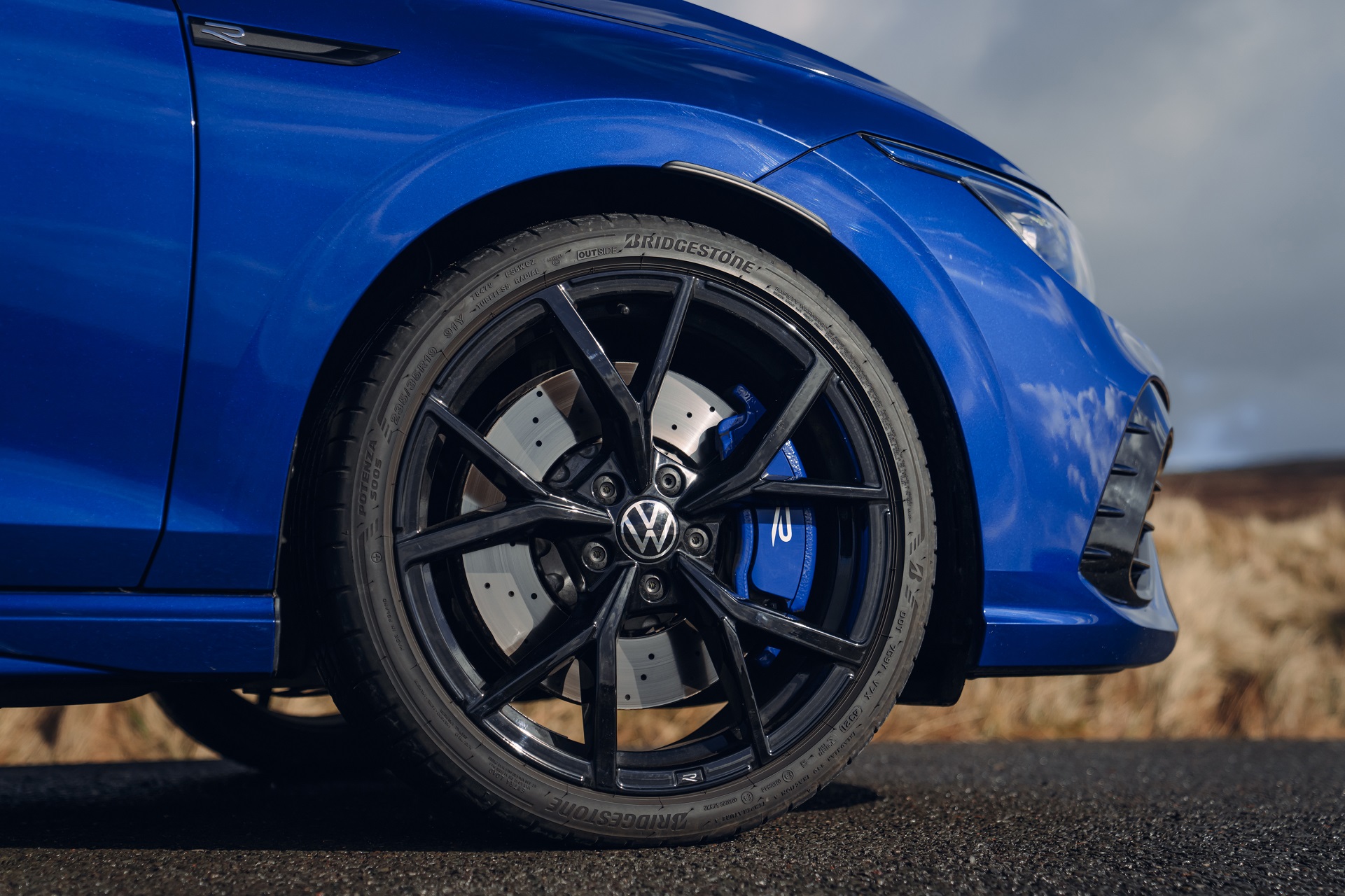 Download 2022 Volkswagen Golf R Estate - UK version - Wheel HD Wallpaper 1921x1280 #29