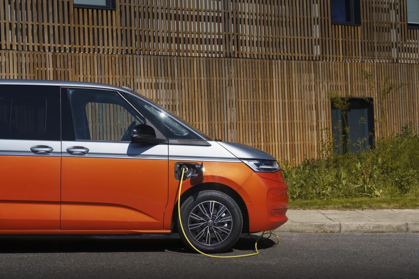 2022 Volkswagen Multivan - UK version - Charging Connector Wallpaper 850x567 #24
