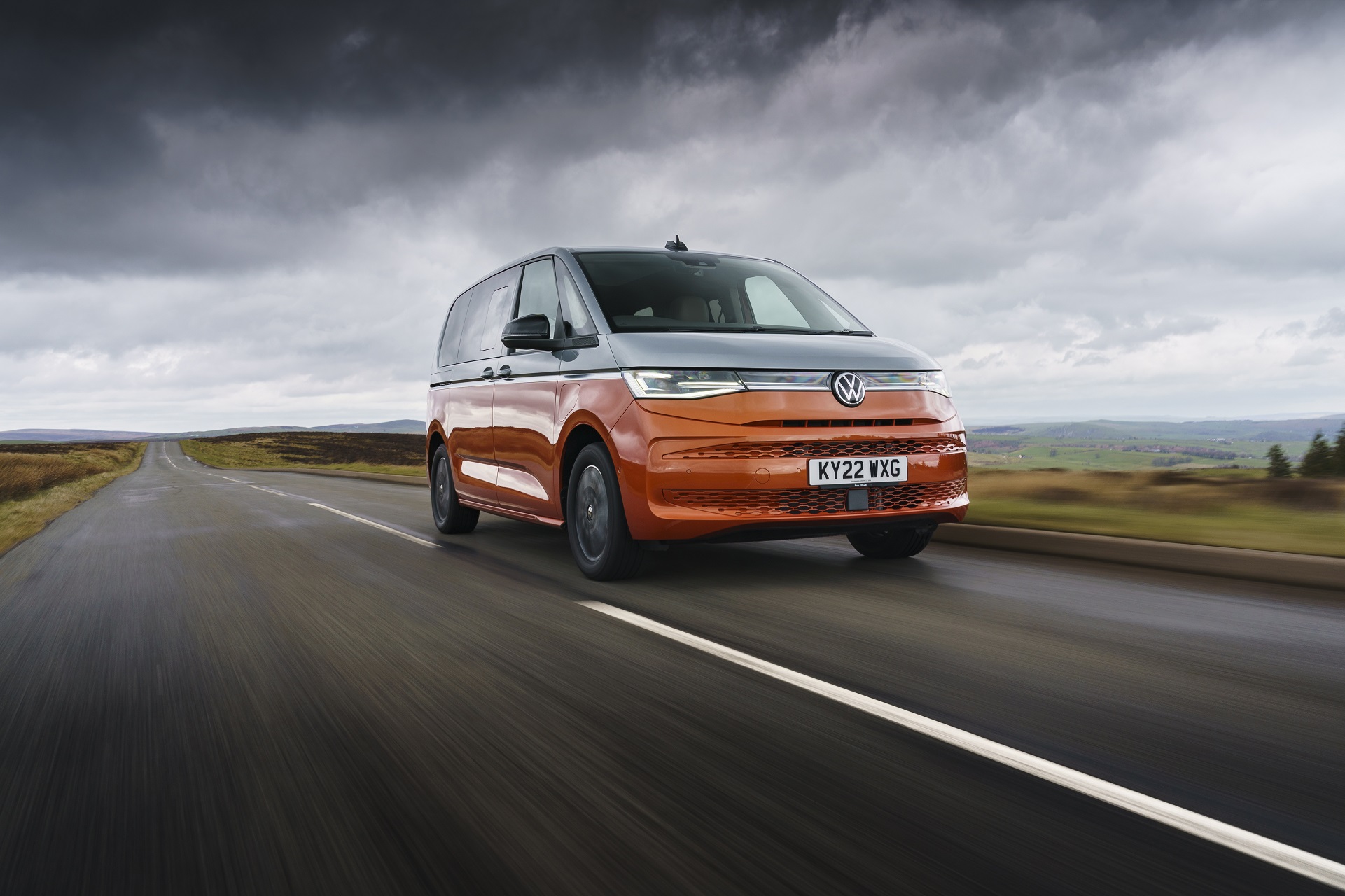 Download 2022 Volkswagen Multivan - UK version - Front Three-Quarter HD Wallpaper 1921x1280 #7