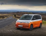 2022 Volkswagen Multivan - UK version - Front Three-Quarter Wallpaper 190x150