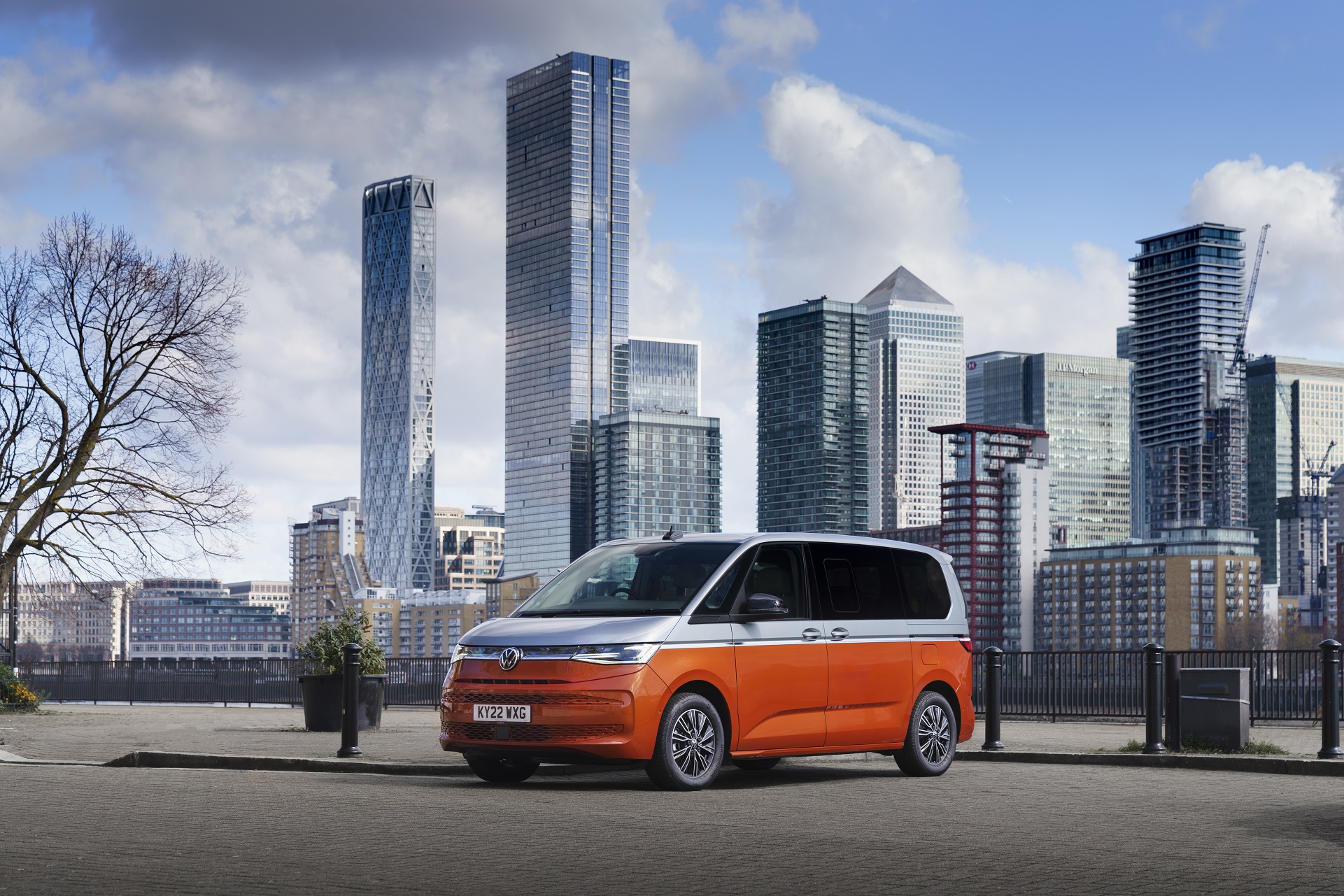 Download 2022 Volkswagen Multivan - UK version - Front Three-Quarter HD Wallpaper 1921x1281 #15