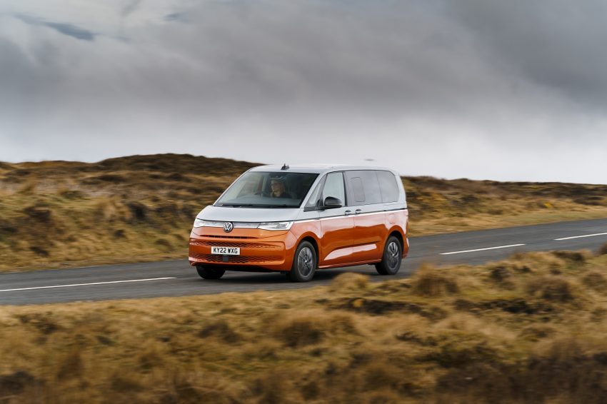 2022 Volkswagen Multivan - UK version - Front Three-Quarter Wallpaper 850x566 #8