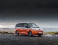 2022 Volkswagen Multivan - UK version - Front Three-Quarter Wallpaper 190x150