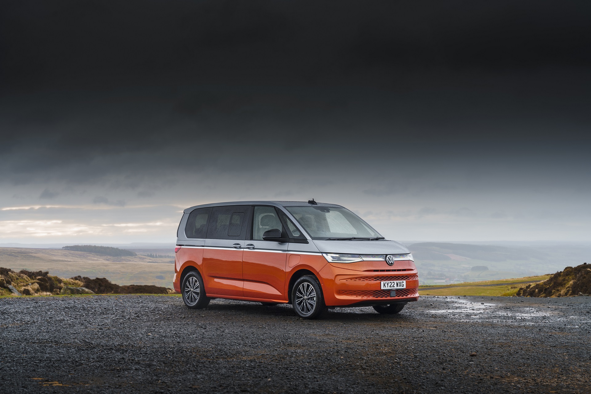 Download 2022 Volkswagen Multivan - UK version - Front Three-Quarter HD Wallpaper 1921x1281 #2