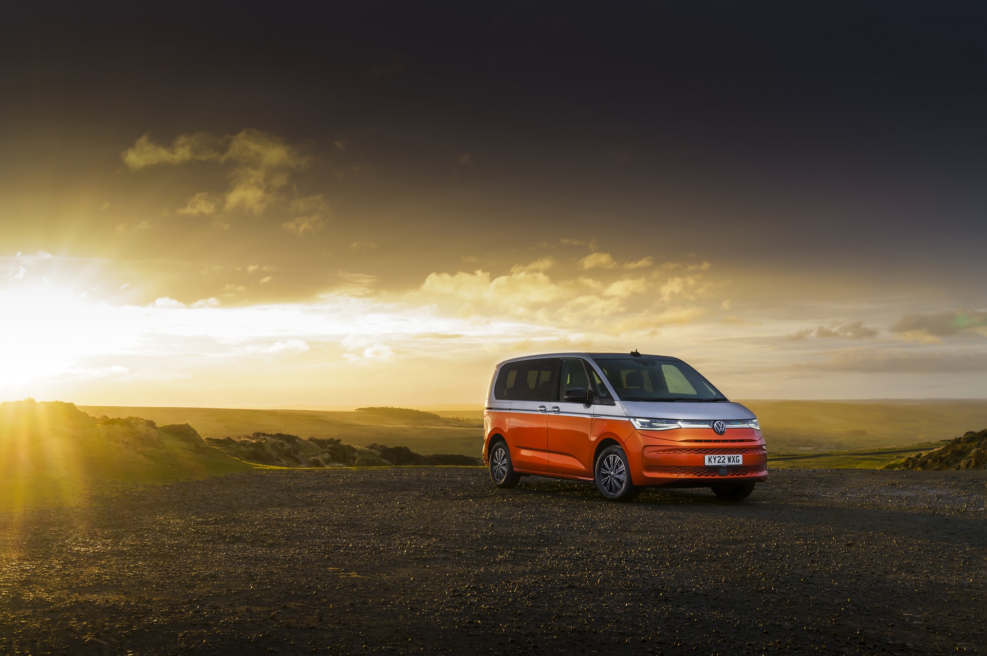 Download 2022 Volkswagen Multivan - UK version - Front Three-Quarter HD Wallpaper 1921x1277 #3