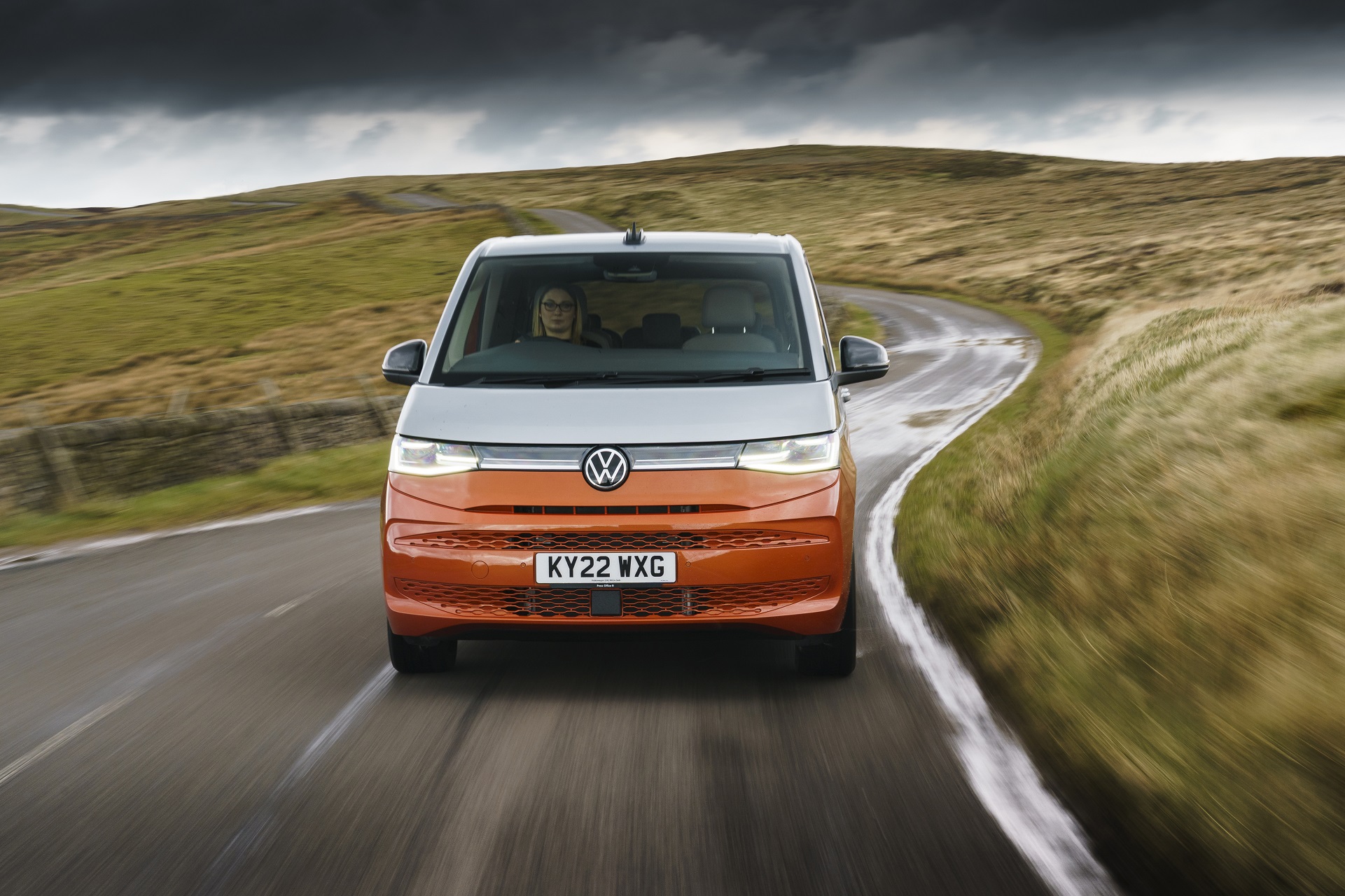 Download 2022 Volkswagen Multivan - UK version - Front HD Wallpaper 1921x1280 #9
