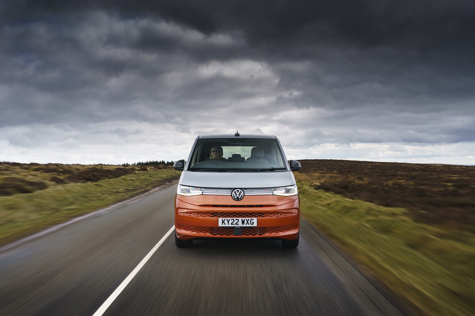 Download 2022 Volkswagen Multivan - UK version - Front HD Wallpaper 1921x1280 #10